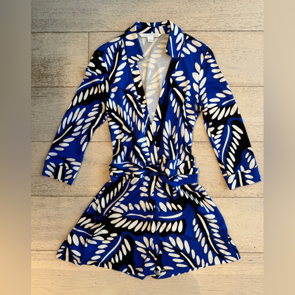 DIANE VON FURSTENBERG Celeste Wrap Romper. Size: 10. - Picture 2 of 7